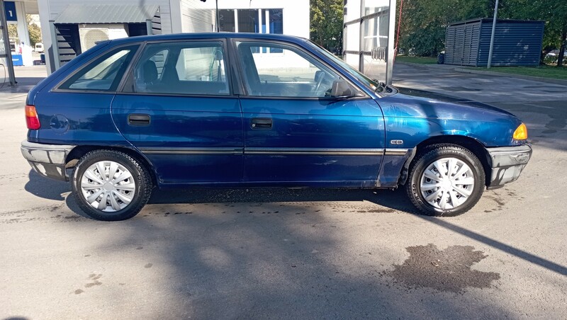 Photo 4 - Opel Astra 1993 y Hatchback