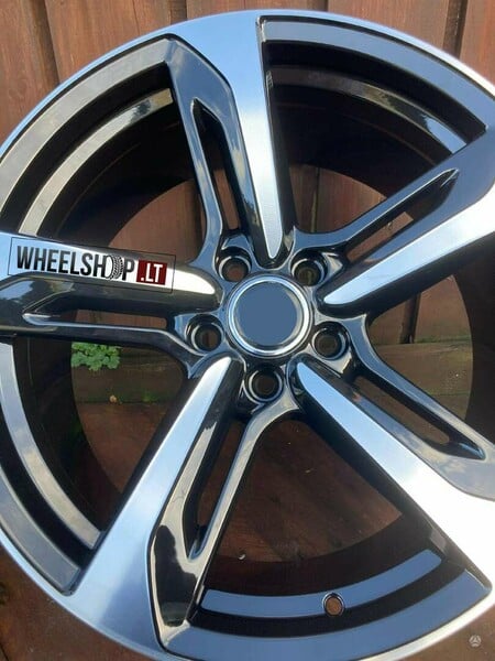 Photo 5 - Audi EU-A513 style MB light alloy R22 rims