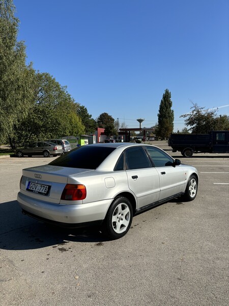 Audi A4 1995 m Sedanas