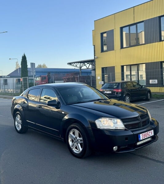 Dodge Avenger 2010 y Sedan