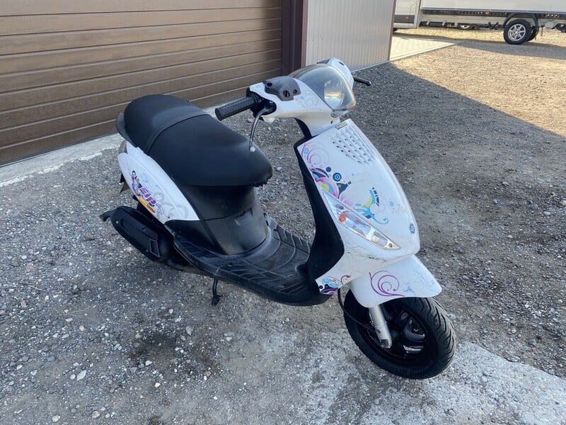 Piaggio ZIP 2014 y Scooter / moped