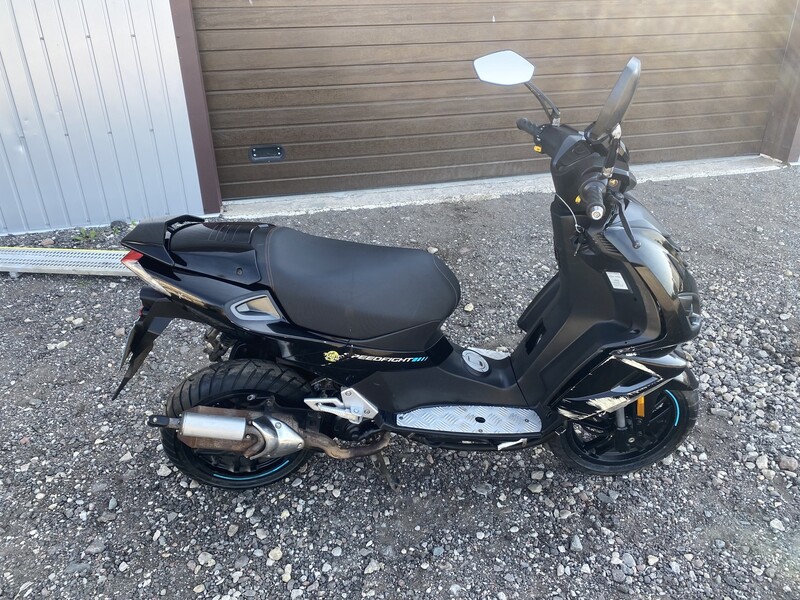 Photo 3 - Peugeot Speedfight 2017 y Scooter / moped