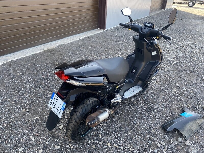 Photo 4 - Peugeot Speedfight 2017 y Scooter / moped