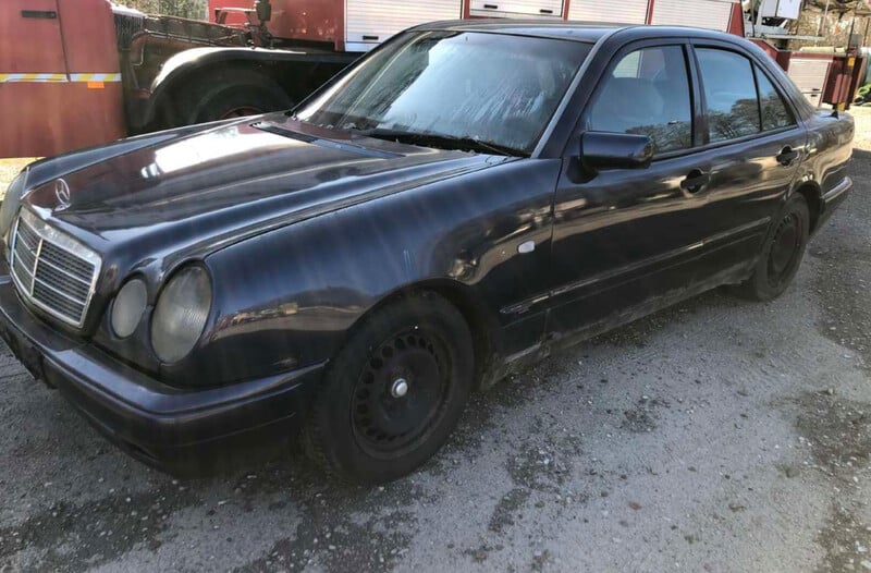 Nuotrauka 2 - Mercedes-Benz E 300 1998 m Sedanas