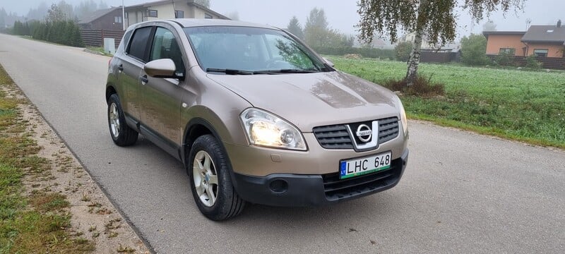 Nissan Qashqai 2008 г Внедорожник / Кроссовер