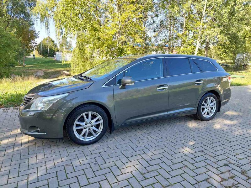 Toyota Avensis IŠSIMOKĖTINAI 2010 г