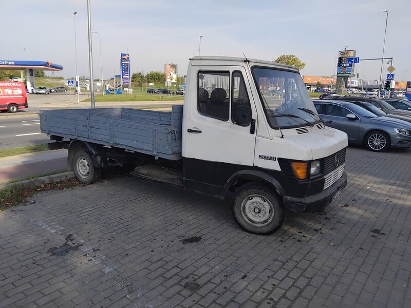 Mercedes-Benz 207 1978 y Heavy minibus