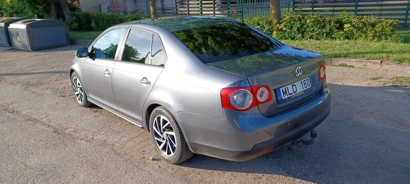 Photo 6 - Volkswagen Jetta 2008 y Sedan