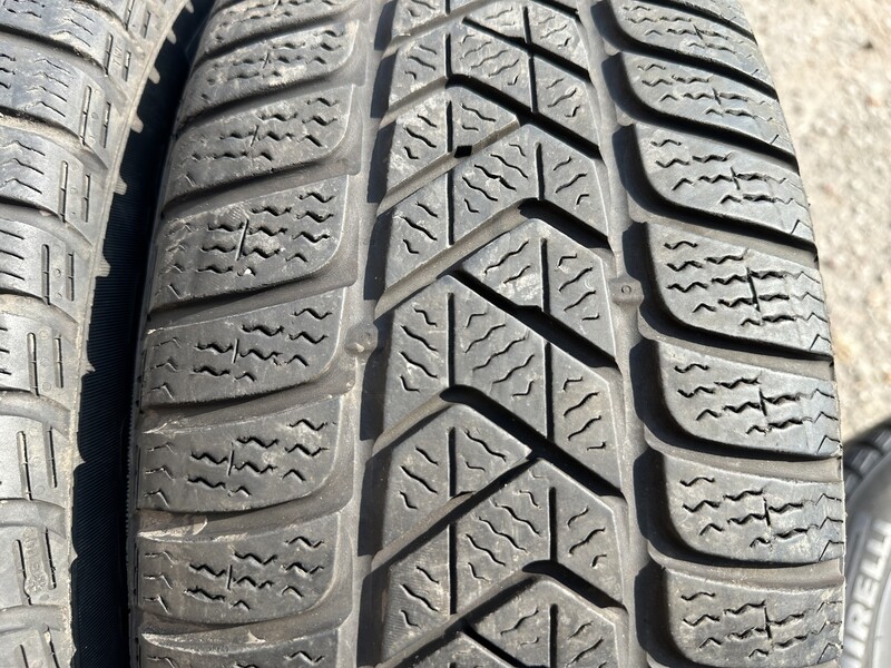 Photo 2 - Pirelli Siunciam, 5mm R16 winter tyres passanger car