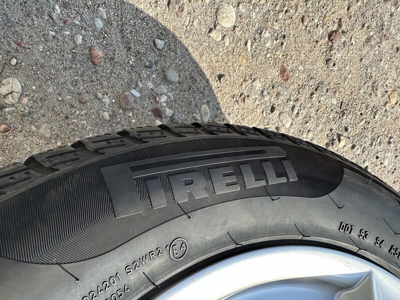 Photo 7 - Pirelli Siunciam, 5mm R16 winter tyres passanger car