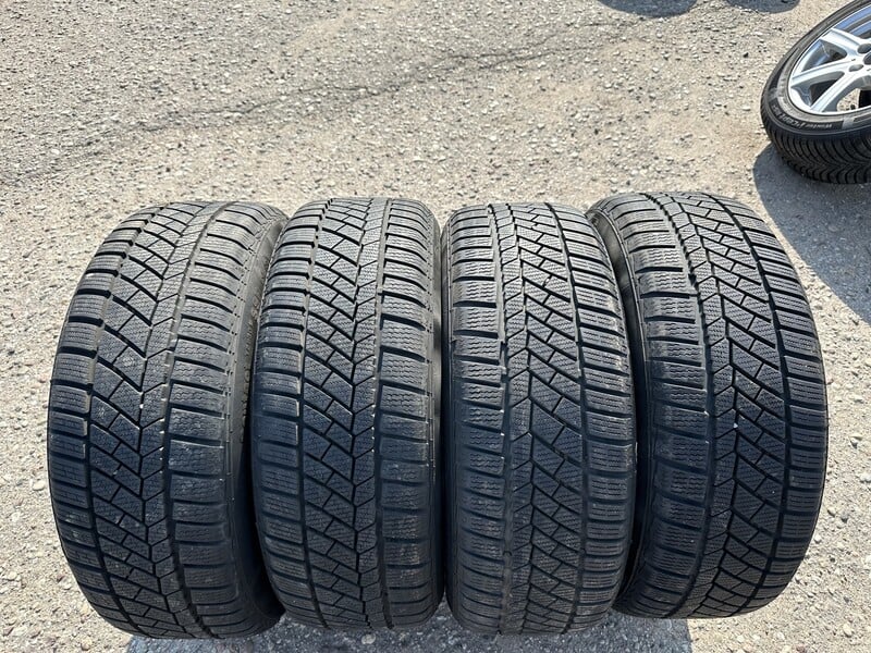 Continental Siunciam, 7-8mm R17 winter tyres passanger car