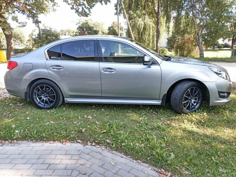 Photo 2 - Subaru Legacy 2010 y Sedan