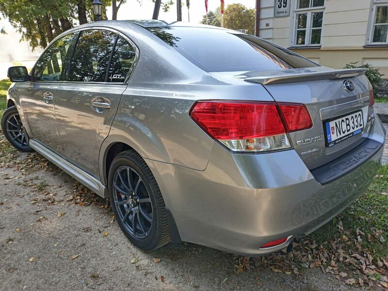 Photo 5 - Subaru Legacy 2010 y Sedan