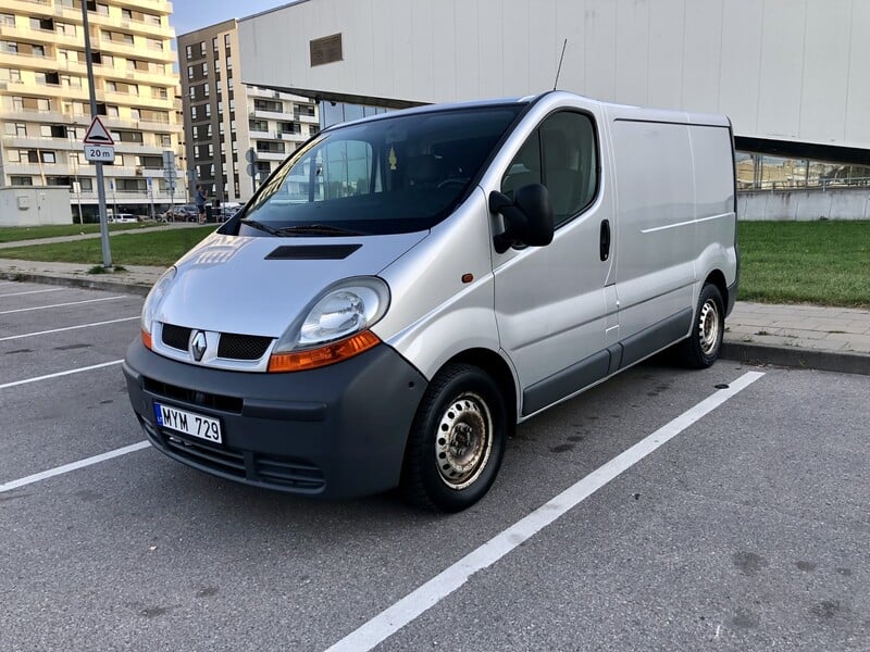 Photo 2 - Renault Trafic 2006 y Heavy minibus