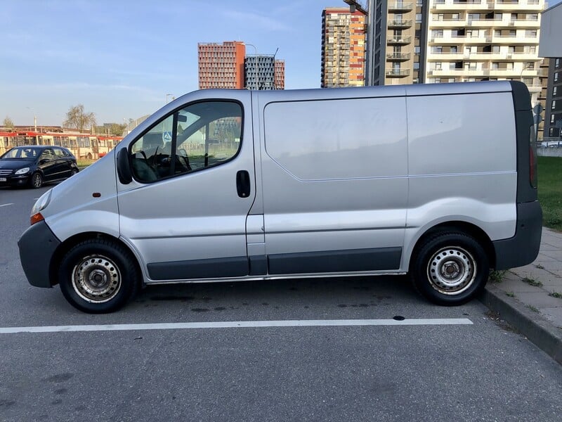 Photo 3 - Renault Trafic 2006 y Heavy minibus