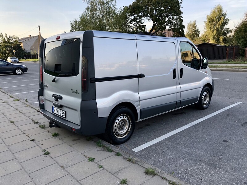 Photo 5 - Renault Trafic 2006 y Heavy minibus