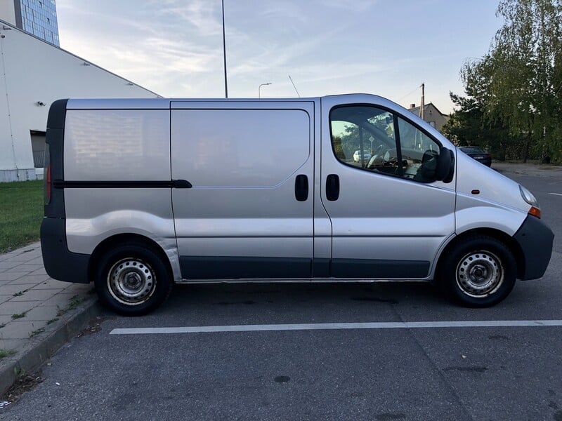 Photo 6 - Renault Trafic 2006 y Heavy minibus