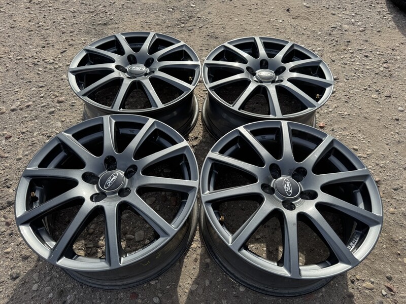 Ford Siunciam, 7J ET47 light alloy R17 rims