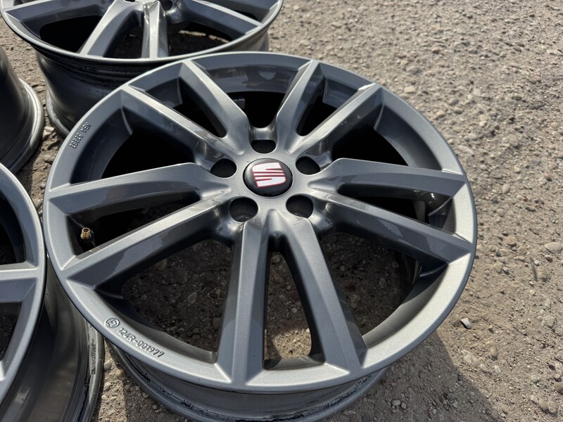 Photo 3 - Seat Siunciam, 7.5J ET48 light alloy R18 rims