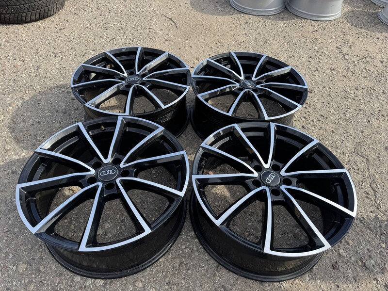 Audi Siunciam, 8J ET45 light alloy R20 rims