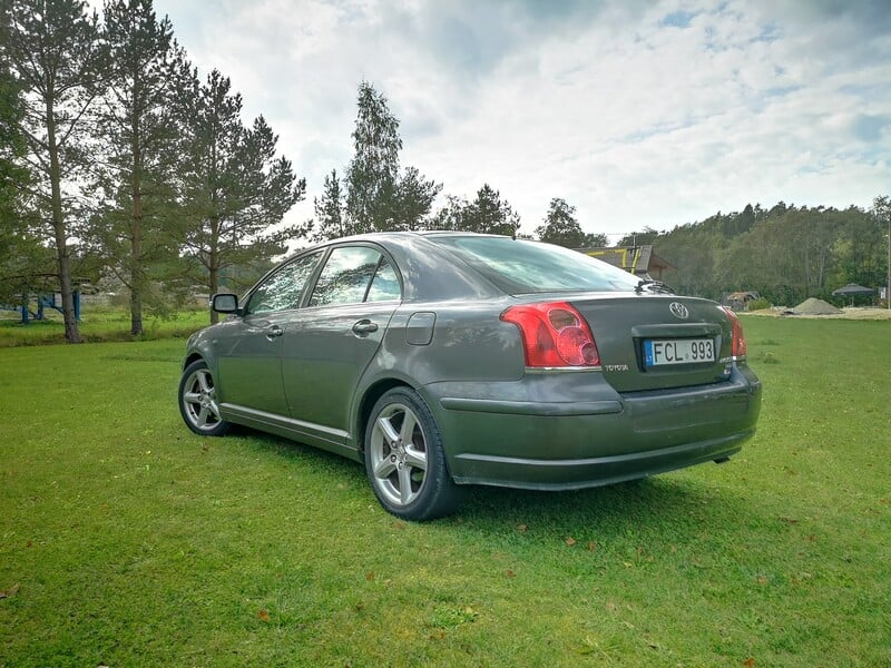 Photo 2 - Toyota Avensis 2007 y Hatchback