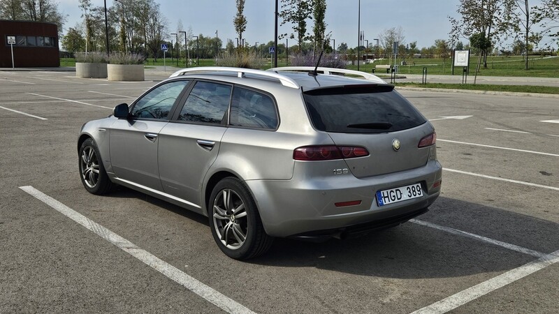 Photo 5 - Alfa Romeo 159 JTDM Distinctive 2010 y