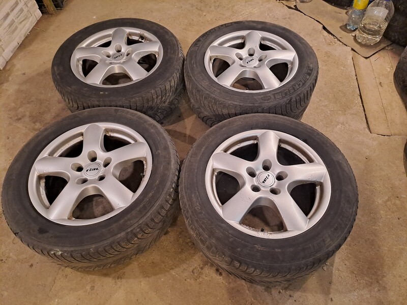 Photo 2 - Light alloy R18 rims