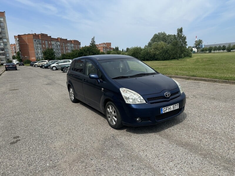 Toyota Corolla Verso 2004 г Минивэн