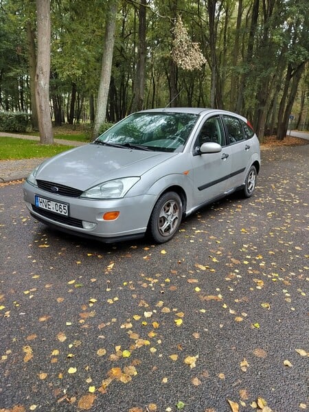 Ford Focus I 2001 y