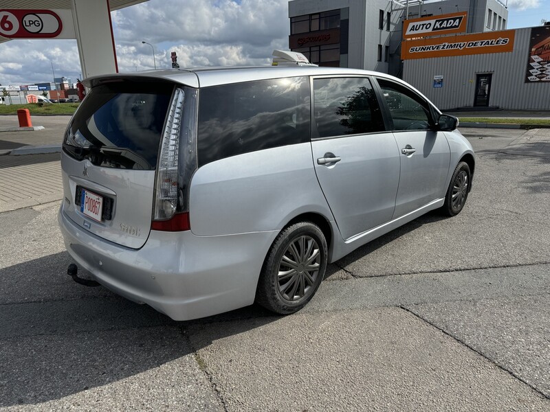 Photo 5 - Mitsubishi Grandis 2010 y Van