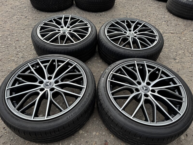 Mercedes-Benz Siunciam, 8.5j ET25 light alloy R19 rims