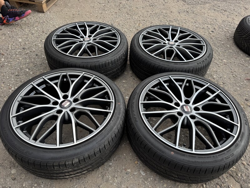 Seat Siunciam, 8.5J ET25 light alloy R19 rims