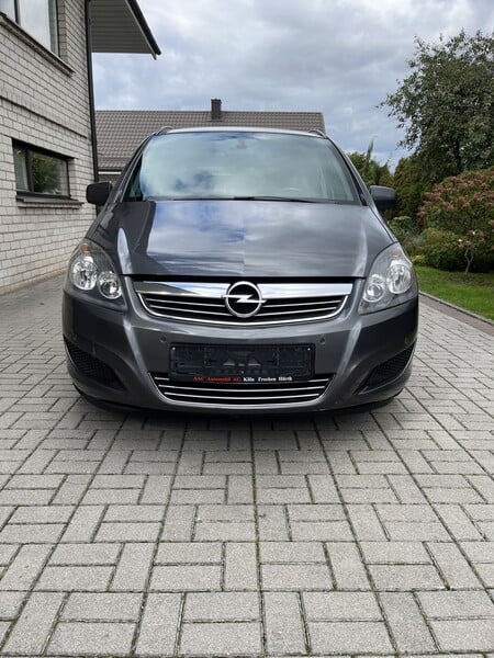 Opel Zafira 2011 г Минивэн