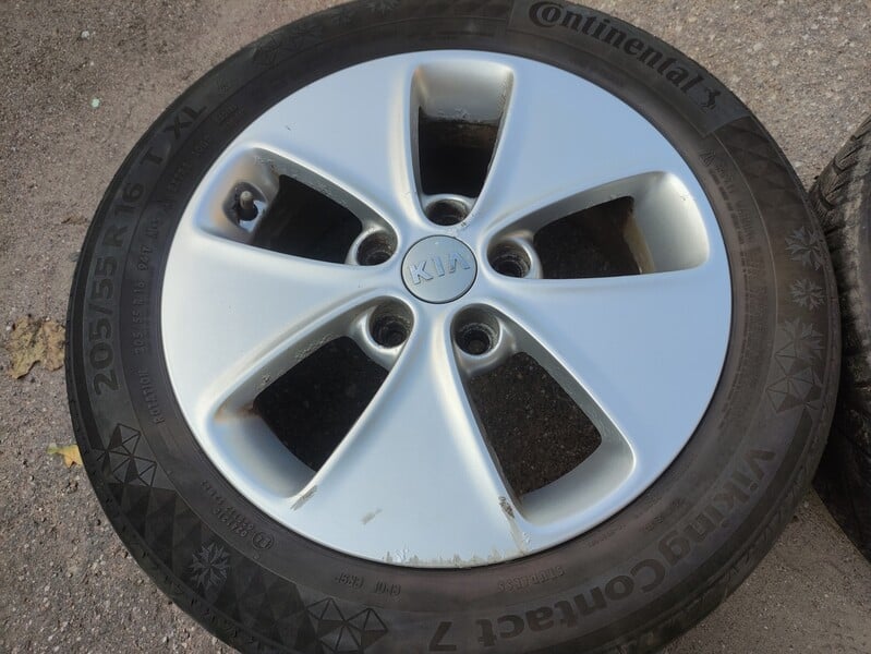 Photo 3 - KIA Soul light alloy R16 rims