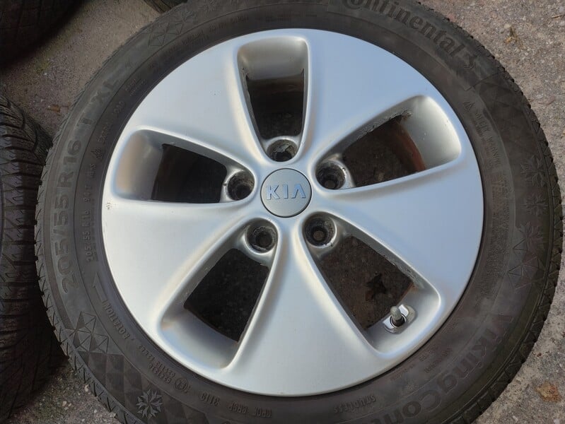 Photo 4 - KIA Soul light alloy R16 rims