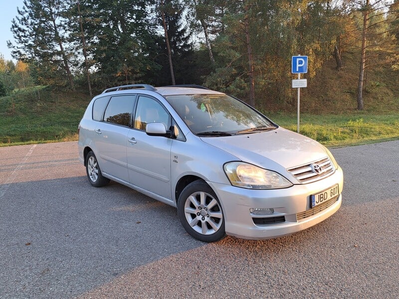 Toyota Avensis Verso 2004 m Vienatūris