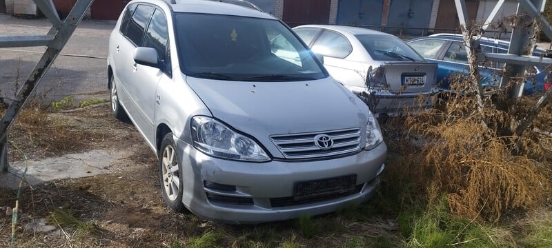 Toyota Avensis Verso 2004 m Vienatūris