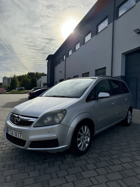 Photo 1 - Opel Zafira 2005 y Van