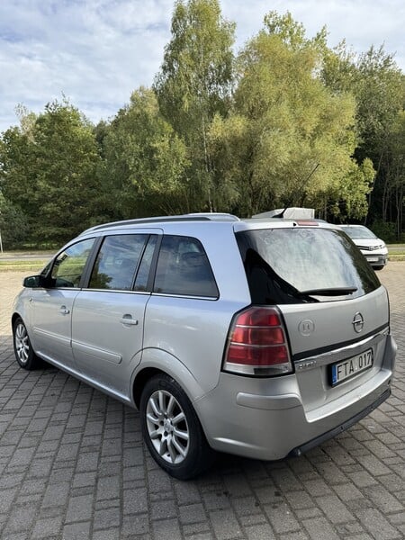 Photo 7 - Opel Zafira 2005 y Van