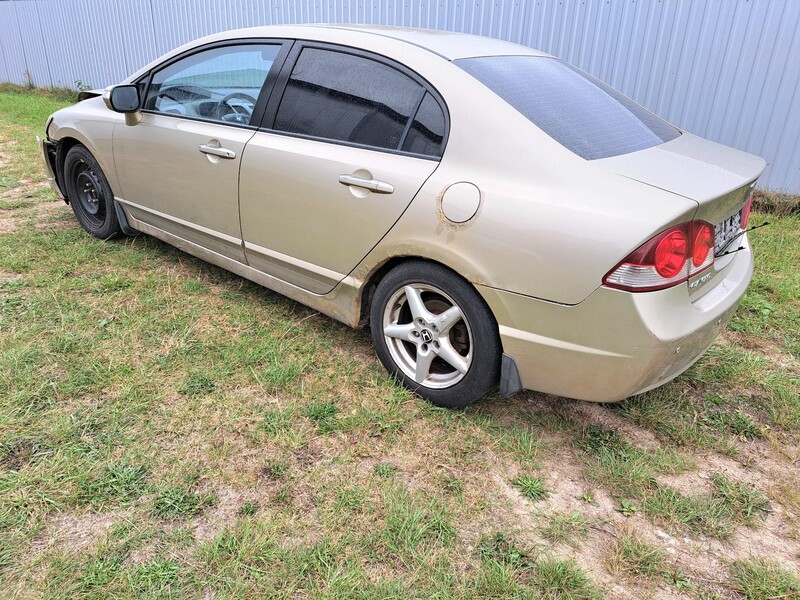 Photo 4 - Honda Civic VIII 2007 y parts