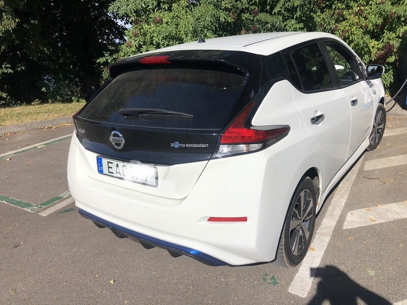 Photo 2 - Nissan Leaf 2018 y Hatchback