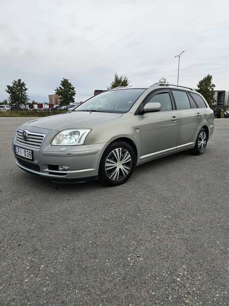 Photo 1 - Toyota Avensis 2004 y rent