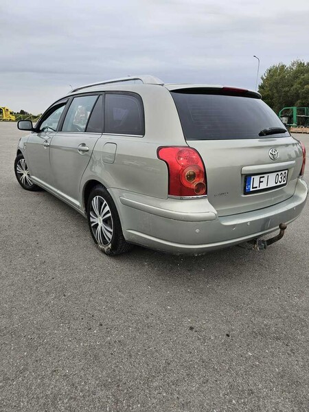 Photo 3 - Toyota Avensis 2004 y rent