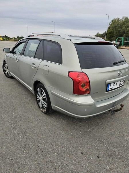 Photo 5 - Toyota Avensis 2004 y rent