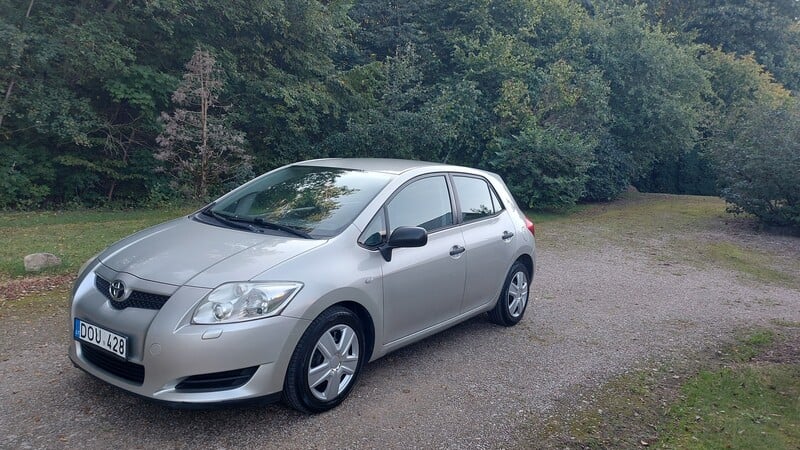 Toyota Auris 2008 y Hatchback