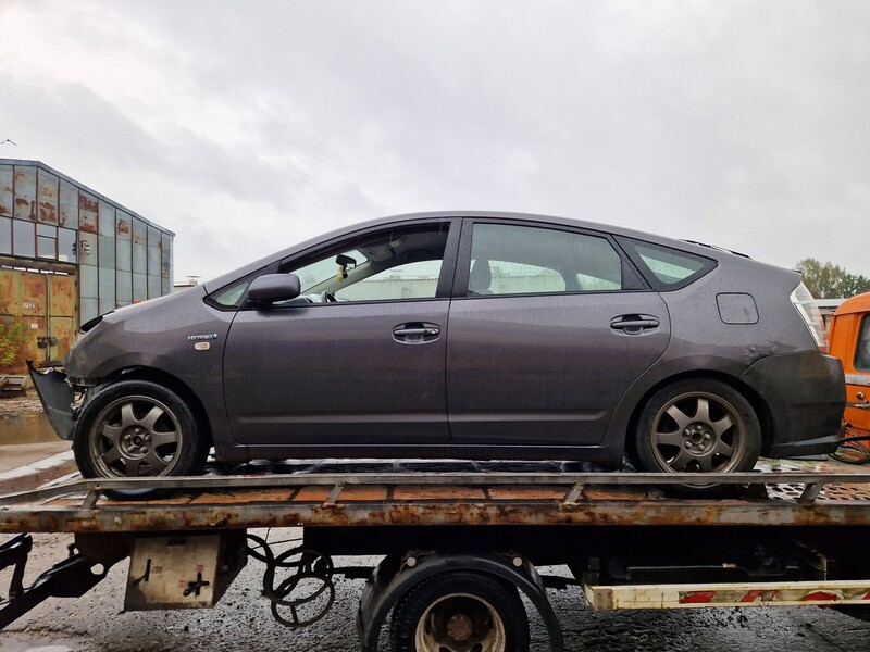 Toyota Prius II 2006 г запчясти