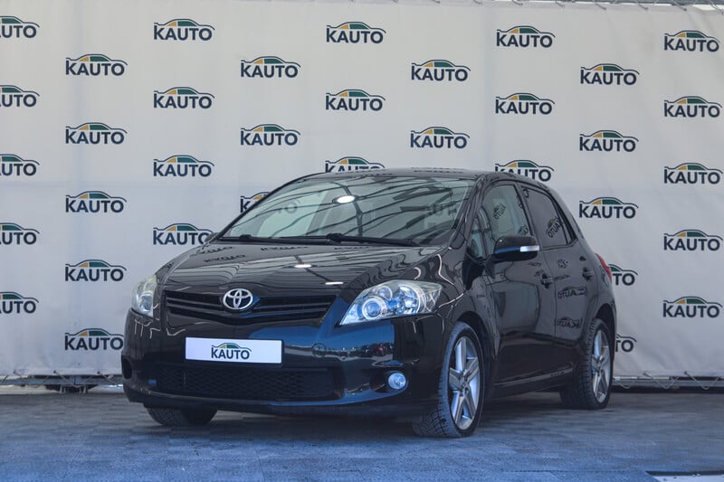 Фотография 1 - Toyota Auris 2010 г Хэтчбек