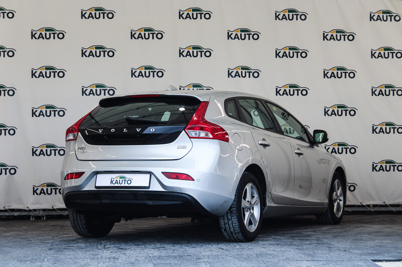 Фотография 3 - Volvo V40 2013 г Хэтчбек