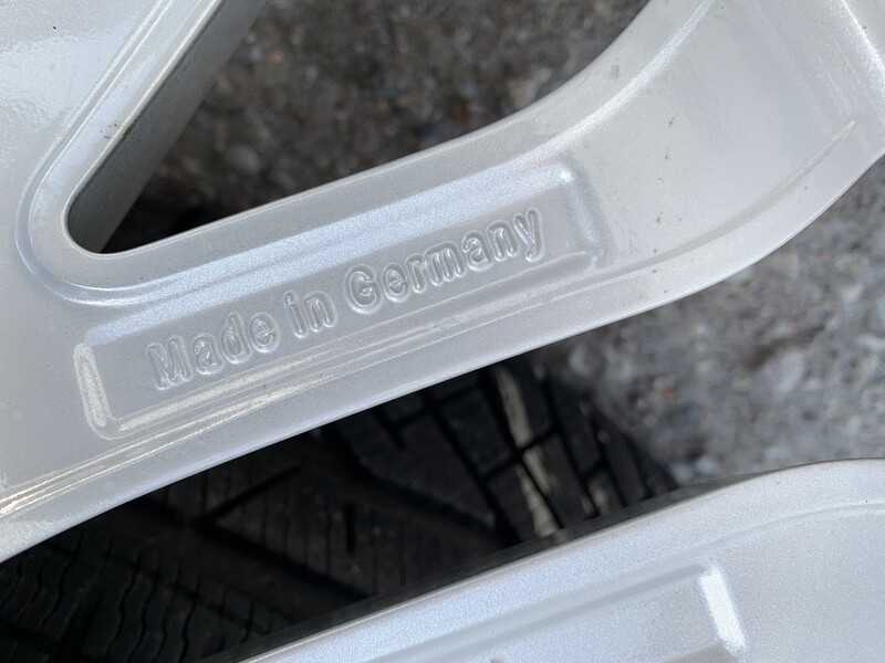 Photo 7 - Audi Siunciam, 7.5J ET33 light alloy R19 rims