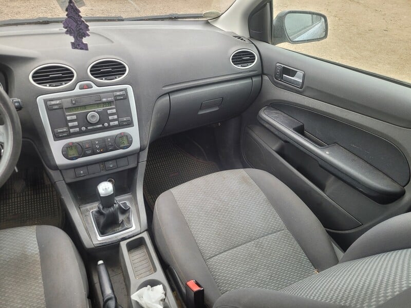 Photo 10 - Ford Focus 2005 y Hatchback